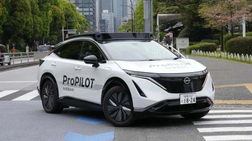 Nissan experiments with hands-free driving in Tokyo, eyes autonomous future