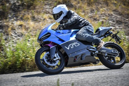 約100kgの2ストVツイン?カーボンモノコックの怪物「VINS DUECINQUANTA」とは?