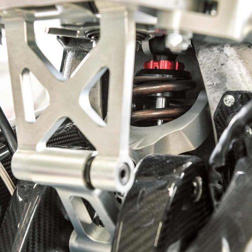 約100kgの2ストVツイン?カーボンモノコックの怪物「VINS DUECINQUANTA」とは?