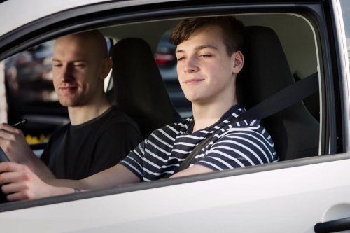 La DGT lo hace oficial: en España se podrá conducir un coche con 17 años si se cumple un requisito muy específico