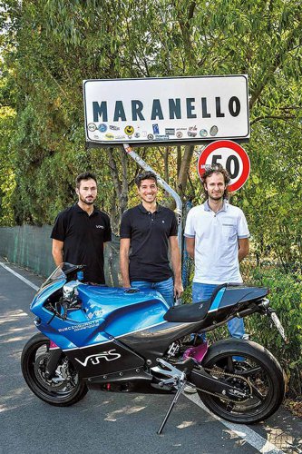 約100kgの2ストVツイン?カーボンモノコックの怪物「VINS DUECINQUANTA」とは?