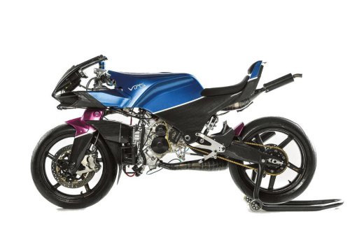 約100kgの2ストVツイン?カーボンモノコックの怪物「VINS DUECINQUANTA」とは?