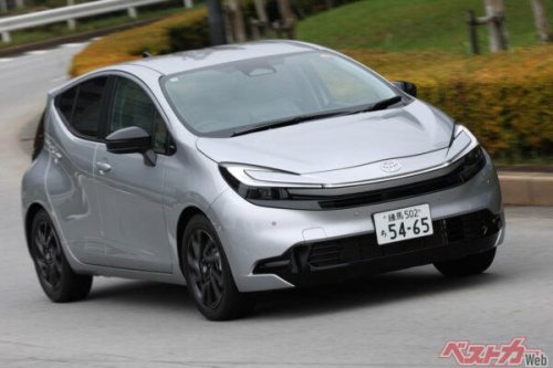 トヨタ アクア vs ヤリスハイブリッド 買うならどっちだ? 現行モデルを価格 燃費 装備で本音比較!