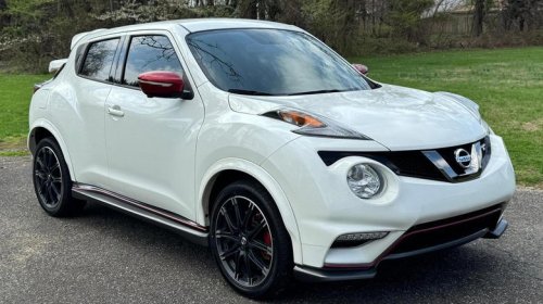 Choose joy with this Nissan Juke Nismo RS that even has a manual transmission