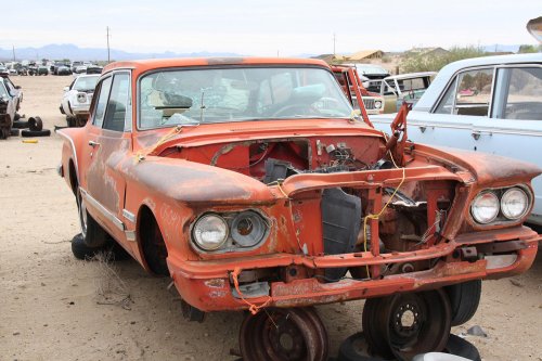 Las joyas del depósito de chatarra Valley Auto Wrecking en Thatcher, Arizona