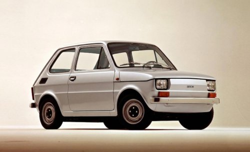 Ni gasolina ni electricidad: el invento casero para que un coche funcione con carbón y ropa vieja en Cuba