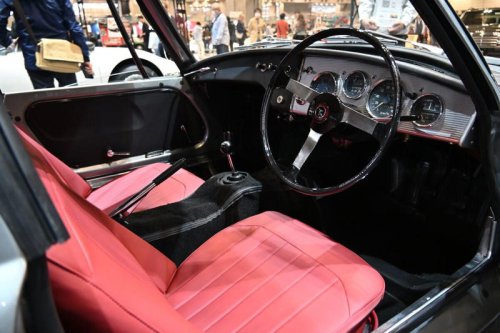 トヨタが仕上げたピカピカの「S800」に遭遇! もしも買うならいくらくらい?