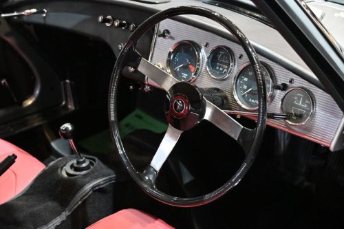 トヨタが仕上げたピカピカの「S800」に遭遇! もしも買うならいくらくらい?