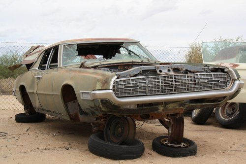 Las joyas del depósito de chatarra Valley Auto Wrecking en Thatcher, Arizona