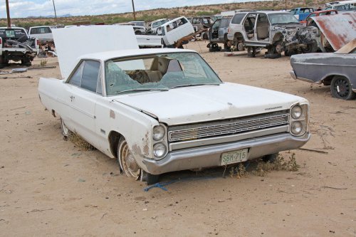 Las joyas del depósito de chatarra Valley Auto Wrecking en Thatcher, Arizona