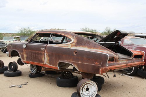 Las joyas del depósito de chatarra Valley Auto Wrecking en Thatcher, Arizona