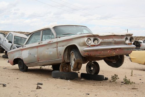 Las joyas del depósito de chatarra Valley Auto Wrecking en Thatcher, Arizona
