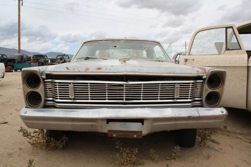 Las joyas del depósito de chatarra Valley Auto Wrecking en Thatcher, Arizona