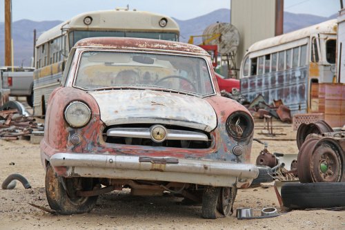 Las joyas del depósito de chatarra Valley Auto Wrecking en Thatcher, Arizona