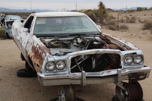Las joyas del depósito de chatarra Valley Auto Wrecking en Thatcher, Arizona
