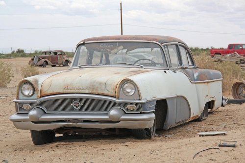 Las joyas del depósito de chatarra Valley Auto Wrecking en Thatcher, Arizona