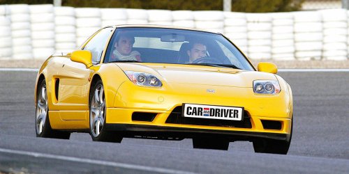 Álex Palou acude a esta conocidísima hamburguesería con el deportivo que condujo descalzo Senna