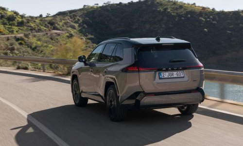 Toyota, Es y seguirá siendo híbrido: Toyota descarta una versión 100% eléctrica de su mejor SUV y refuerza su apuesta híbrida