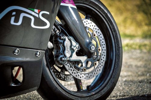 約100kgの2ストVツイン?カーボンモノコックの怪物「VINS DUECINQUANTA」とは?