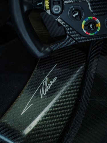Aston Martin, Aparecen nuevas imágenes de Fernando Alonso con la versión más especial del Aston Martin Valkyrie