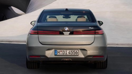 BMW's 7 series facelift looks better outside, but I can't get over the new interior