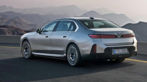 BMW's 7 series facelift looks better outside, but I can't get over the new interior