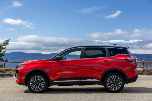 Hyundai, Toyota, Probamos el Ebro que anuncia 900 km de autonomía: el SUV híbrido que temen Hyundai y Toyota