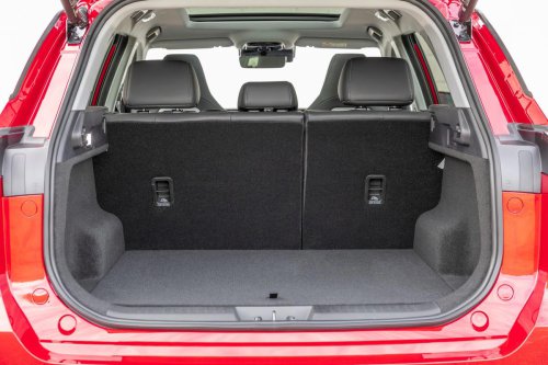 Probamos el Ebro que anuncia 900 km de autonomía: el SUV híbrido que temen Hyundai y Toyota