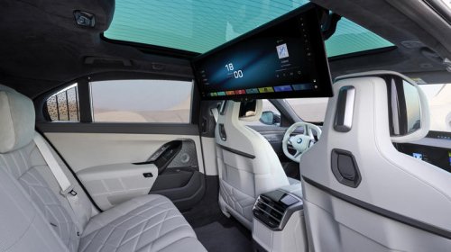 BMW's 7 series facelift looks better outside, but I can't get over the new interior