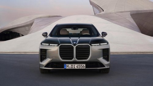 BMW's 7 series facelift looks better outside, but I can't get over the new interior