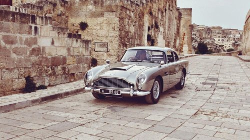 10 cars with timeless styling &amp; 10 that looked dated way too fast