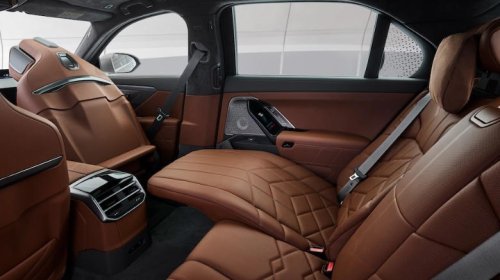 BMW's 7 series facelift looks better outside, but I can't get over the new interior