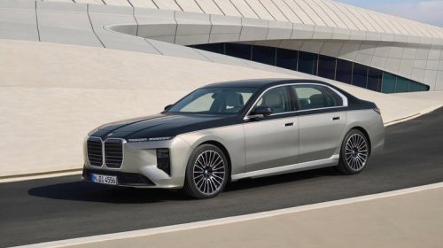 BMW's 7 series facelift looks better outside, but I can't get over the new interior
