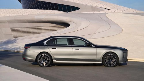 BMW's 7 series facelift looks better outside, but I can't get over the new interior