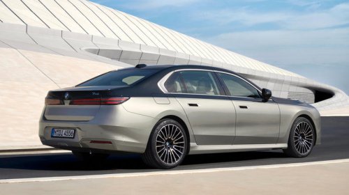 BMW's 7 series facelift looks better outside, but I can't get over the new interior