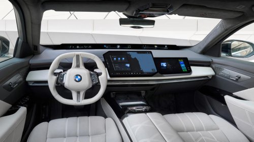 BMW's 7 series facelift looks better outside, but I can't get over the new interior
