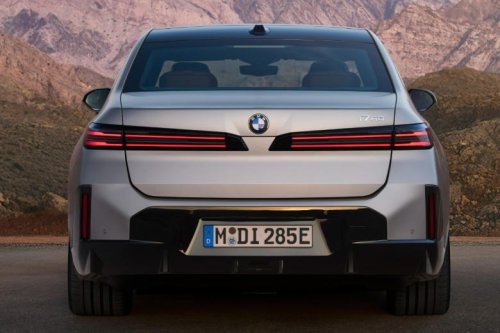 2027 BMW 7 series gets a facelift that would make any Beverly Hills plastic surgeon jealous