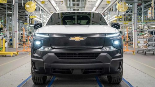 GM, GM halts next-gen EV trucks-turns attention to hybrid pickups instead