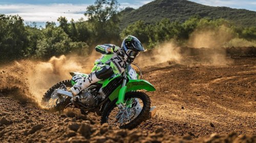 These 7 brand new motorcycles still haven't made the switch from carbs to fuel injection