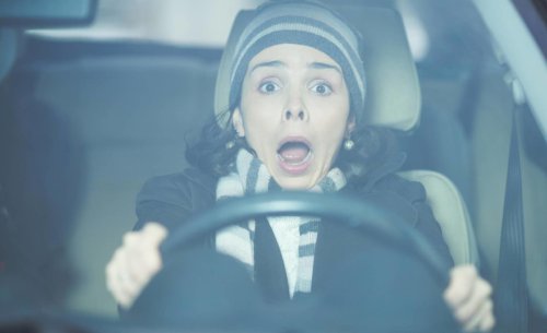 Física aplicada a la supervivencia: para esto sirve el bucle de tela de los cinturones de seguridad