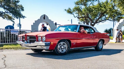 Which engines powered the Pontiac LeMans, and how much HP did they produce?