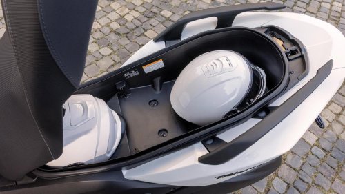 Yamaha Tricity 300 2026: equilibrio inteligente