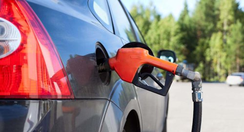 Repostar no cuesta lo mismo todos los días: el Real Automóvil Club revela cuándo es más barata la gasolina