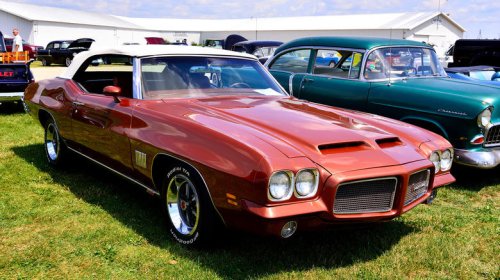 Which engines powered the Pontiac LeMans, and how much HP did they produce?