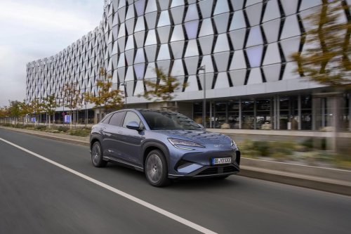 Pep Guardiola conducirá en Barcelona este BYD 100% eléctrico valorado en más de 50.000 euros