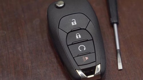 How to change the battery in a Chevy key fob