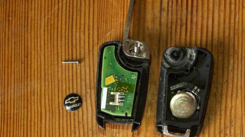 Battery, How to change the battery in a Chevy key fob