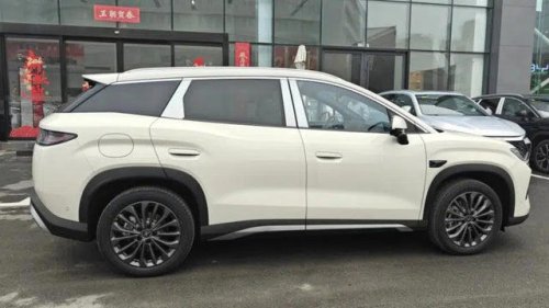Más de 61.000 compradores en un mes: el SUV definitivo de BYD arrasa con 710 km de autonomía