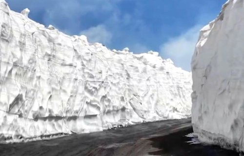 La primavera deja muros de hasta 6 metros de nieve en el volcán Etna