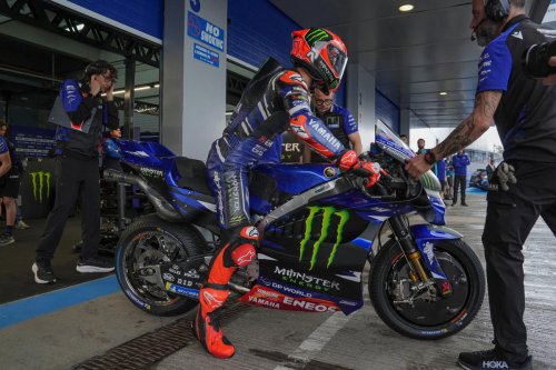 Yamaha da marcha atrás